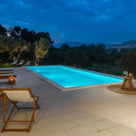 Vila Obzor With A Heated Pool Split